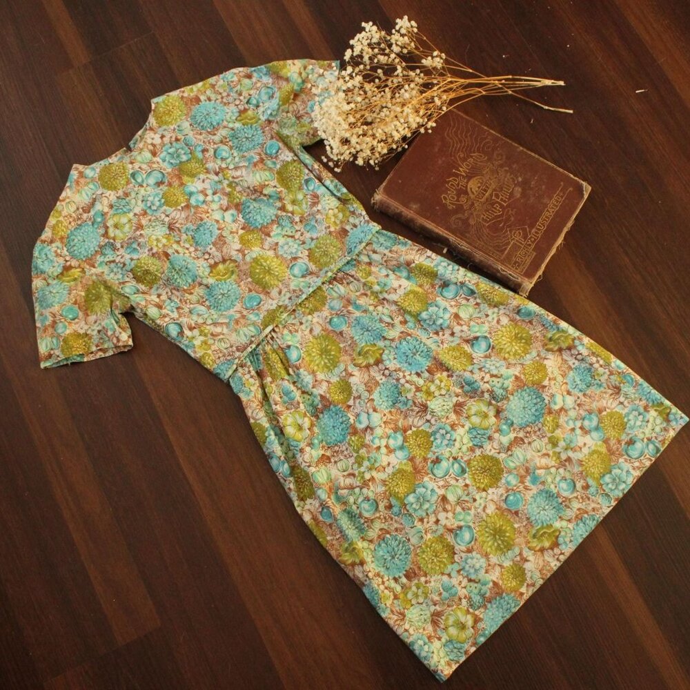 Vintage 1960s Wiggle Dress, Green and Blue and Brown Floral and Fruit Print - Picture 2 of 10